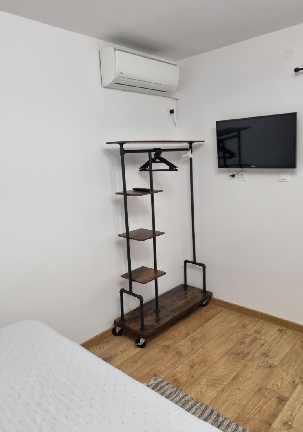 Damir * Gradac (Split-Dalmatia)